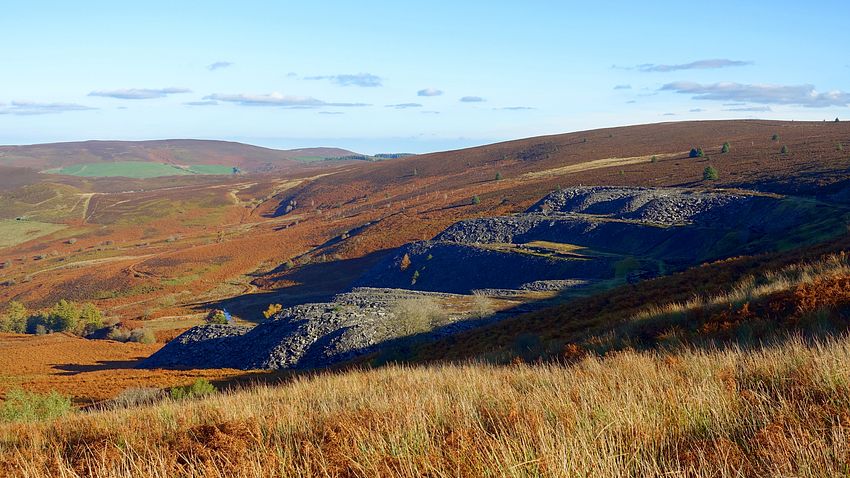 Descending to the quarry