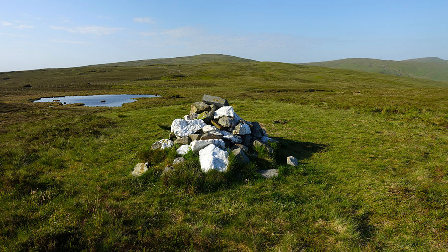 Cairn near Carnfachbugeilyn