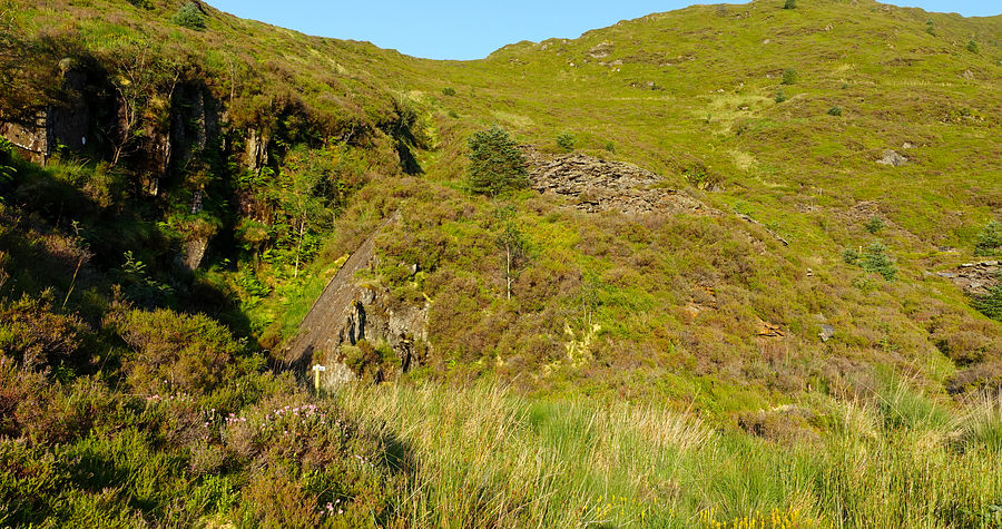 Old quarry workings on Tarren y Gesail
